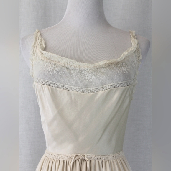 Sylvia Pedlar Iris Lingerie co. 1920s Silk Charmeuse and French Lace Nightgown - Picture 3 of 14